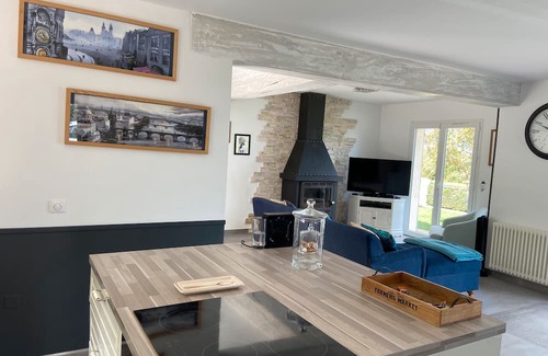 Tanneron House | Holiday Home 'Paisible Avec Piscine Privée' with Mountain View, Wi-Fi and Air Conditioning