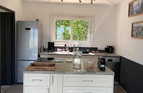 Tanneron House | Holiday Home 'Paisible Avec Piscine Privée' with Mountain View, Wi-Fi and Air Conditioning