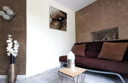 Mostuejouls Bed & Breakfast | Bed and Breakfast 'Chambres D'hôtes - Les Baumes' with Shared Pool, Wi-Fi and Air Conditioning