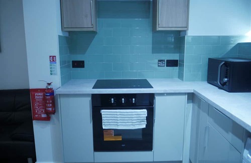 Sheffield Apartment | Spacious modern studio, 10 minutes away from Sheffield arena/City Centre.