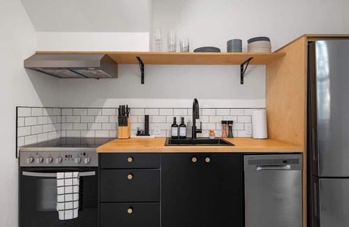 Sunnyside House | The Lokal 2 Kings Queen Suite in Sunnyside YYC