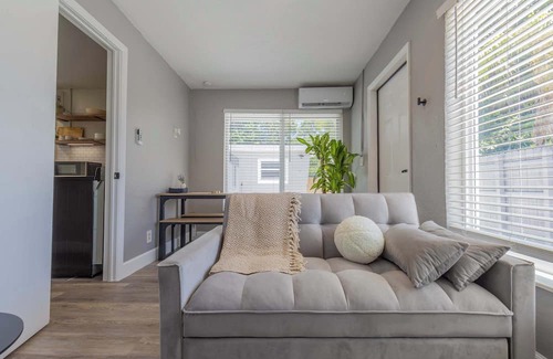 Croissant Park Apartment | Rest A Shore - Central, Cozy 1BR