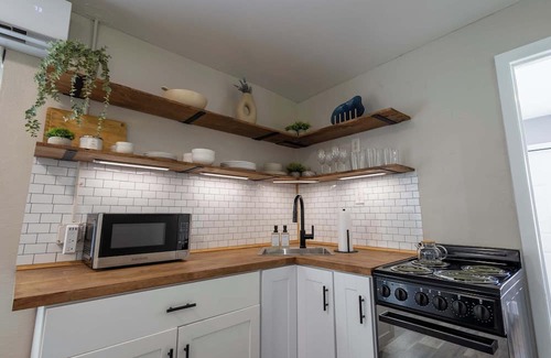 Croissant Park Apartment | Rest A Shore - Central, Cozy 1BR
