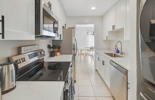 Herndon House | Charming Dulles Oasis 3bed/2.5ba/IAD Family/pet friendly