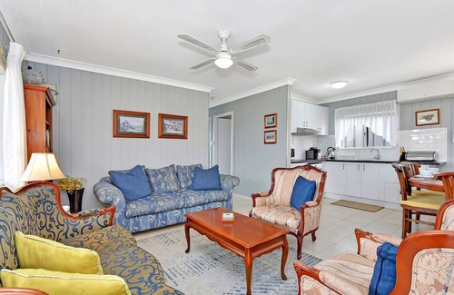 North Rothbury House | Windella Cottage, comfortable 3-bedroom home offers a relaxed rural getaway,