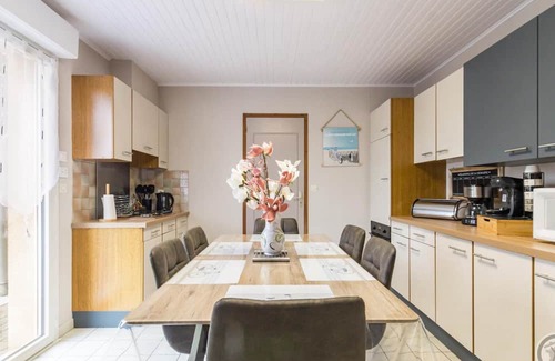 La Haye-du-Puits Cottage | Charming house with WiFi, terrace, pets allowed