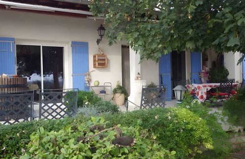 Visan Apartment | Room 'Bellevue' with Mountain View, Shared Terrace and Wi-Fi