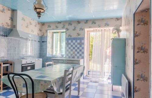 Saint-Mathieu House | Holiday Home 'Des Tilleuls' with Private Garden