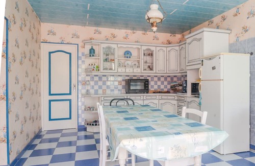 Saint-Mathieu House | Holiday Home 'Des Tilleuls' with Private Garden