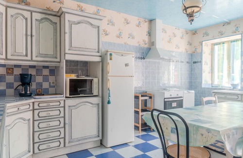 Saint-Mathieu House | Holiday Home 'Des Tilleuls' with Private Garden