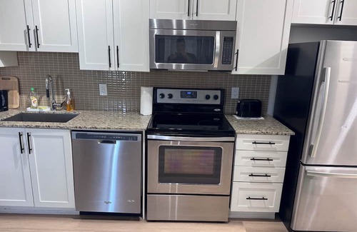 Downtown Mississauga Apartment | Modern 1-bedroom condo near Square One Mall Mississauga.