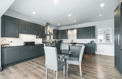 Halfway House House | A luxurious and beautifully restored Victorian Rectory nestled in the heart of Shropshire’s stunning countryside. Perfect for family gatherings, celebrations, or a peaceful retreat, this elegant estate sleeps up to 14+5 guests.