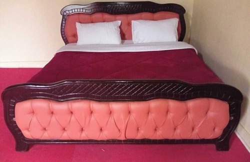 Nanyuki Bed & Breakfast | Mwari Twin Cottage