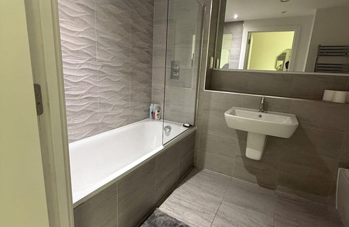 Old Trafford Apartment | Comfortable one bedroom apartment located in old Trafford !