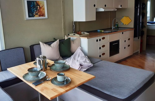 Havelsee House | Traumhaus auf dem Wasser – Modernisiertes Hausboot 13 x 4 m