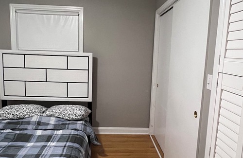 Belleville House | Top Floor Bungalow Close to Downtown