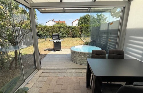 Dudenhofen Apartment | Kings & Queens - 2 bedrooms - whirlpool - garden - barbecue - parking lot