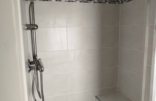 Irancy House | Renovated apartment in quiet wine-growing village. 15min from Auxerre.