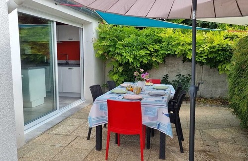 Port District Apartment | La Petit Alonnaise - Charming seaside house