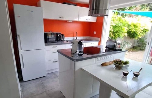 Port District Apartment | La Petit Alonnaise - Charming seaside house