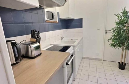 Miroir - Batignolles Apartment | Oyon Patio* T3 * 4pers * Station * Private courtyard