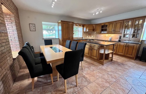 Donore House | Stone House, Boyne Valley Views nSleeps 10, 5 Bedroom 30 mins to Dublin airport