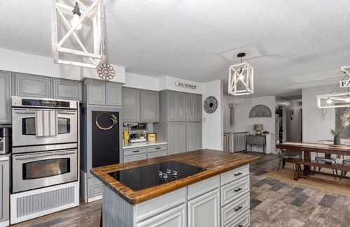Decatur House | Huge Estate Property w/indoor pool, sauna, hot tub, sleeps up to 28 Weddings!