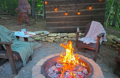 Ellijay Cabin | Serene Ellijay Cabin w/Hot Tub, Firepit, and Sauna