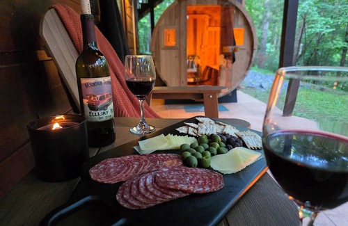 Ellijay Cabin | Serene Ellijay Cabin w/Hot Tub, Firepit, and Sauna