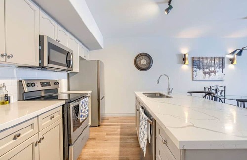 Oro-Medonte Apartment | Lower Level Suite @ Carriage Hills