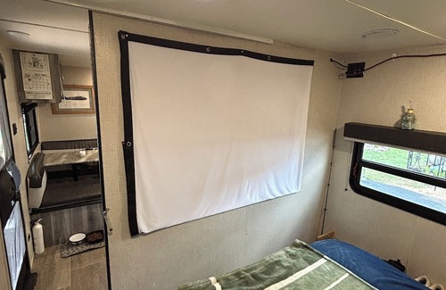 La Hacienda Estates Resort | Cozy Camper near lake Travis & Colorado River