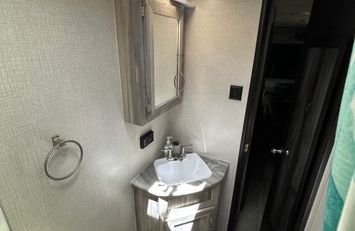 La Hacienda Estates Resort | Cozy Camper near lake Travis & Colorado River