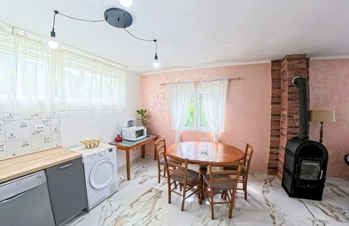 Mrcevac Apartment | Tivat Family Garden Apartments - Near Airport & Beach, Quiet Stay