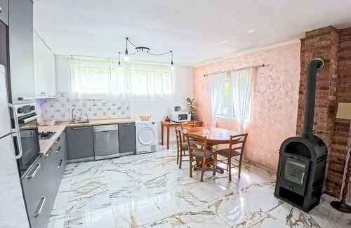 Mrcevac Apartment | Tivat Family Garden Apartments - Near Airport & Beach, Quiet Stay