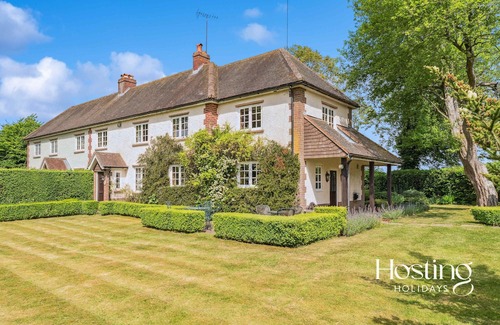 Maidensgrove House | Carpenter's Cottage - Tranquil Countryside Escape