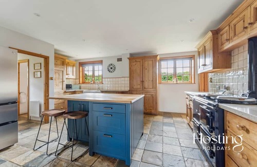 Maidensgrove House | Carpenter's Cottage - Tranquil Countryside Escape