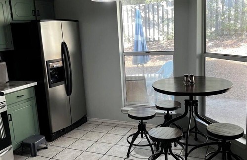 Okaloosa County House | Charming 1-master bedroom in a fully furnished rental house in Niceville