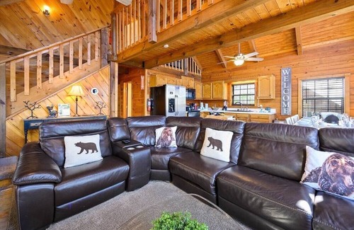Pigeon Forge Cabin | Cabin w/GameRm + Hot Tub & Dollywood Fireworks