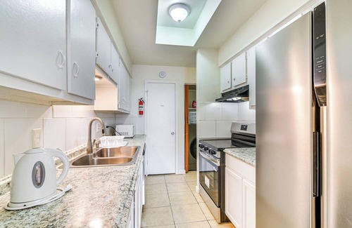 Clodine House | 2 Mi to Chinatown: Pet-Friendly Houston Home