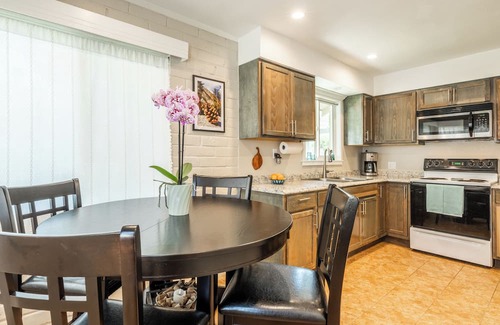 Bishop House | Eastern Sierra Guesthouse. Centrally located for all your adventures.