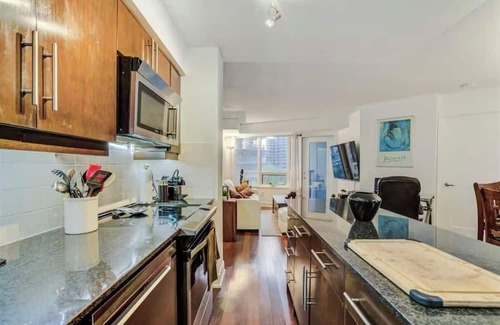 Wellington Place Condo | 3 Beds-2 Wash-Parking-Gym-Swimming Pool-Jacuzzi Sauna-Filter Drinking Water-Wifi