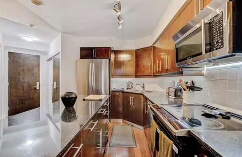 Wellington Place Condo | 3 Beds-2 Wash-Parking-Gym-Swimming Pool-Jacuzzi Sauna-Filter Drinking Water-Wifi