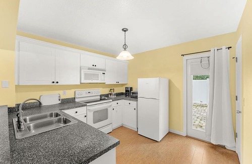 Interchange Square House | 3-Bed with pool - Close to beach