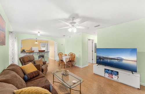 Interchange Square House | 3-Bed with pool - Close to beach