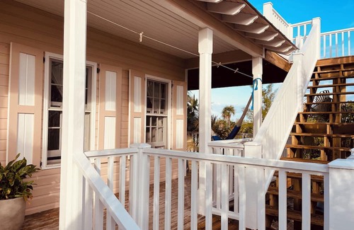 North Palmetto Point Cottage | CASA OM Charming Cottage Retreat in N. Palmetto Point w/roof deck & sea view