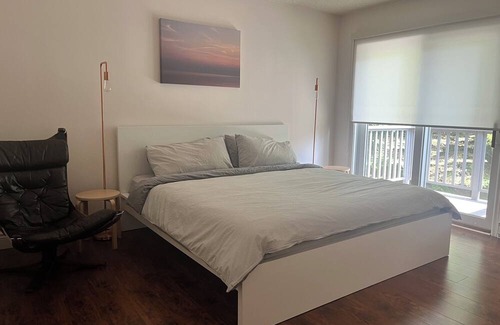 Tiny Cottage | clean all seasons cottage & pet friendly close to beaches