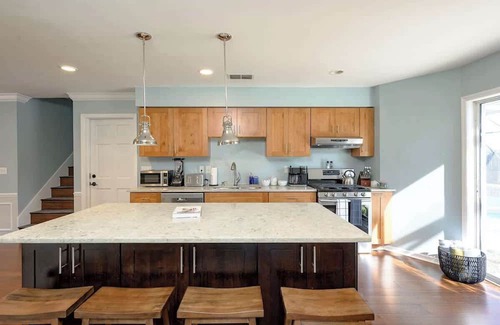 Ormond Beach House | Enjoy Beautiful Ormond Beach 4BR Apt WiFi & Pool