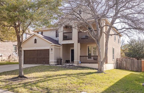 Austin House | South Austin Hummingbird Hideout: Cozy and Connected with Games & Entertainment