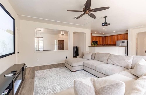 Austin House | South Austin Hummingbird Hideout: Cozy and Connected with Games & Entertainment
