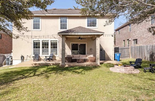 Austin House | South Austin Hummingbird Hideout: Cozy and Connected with Games & Entertainment